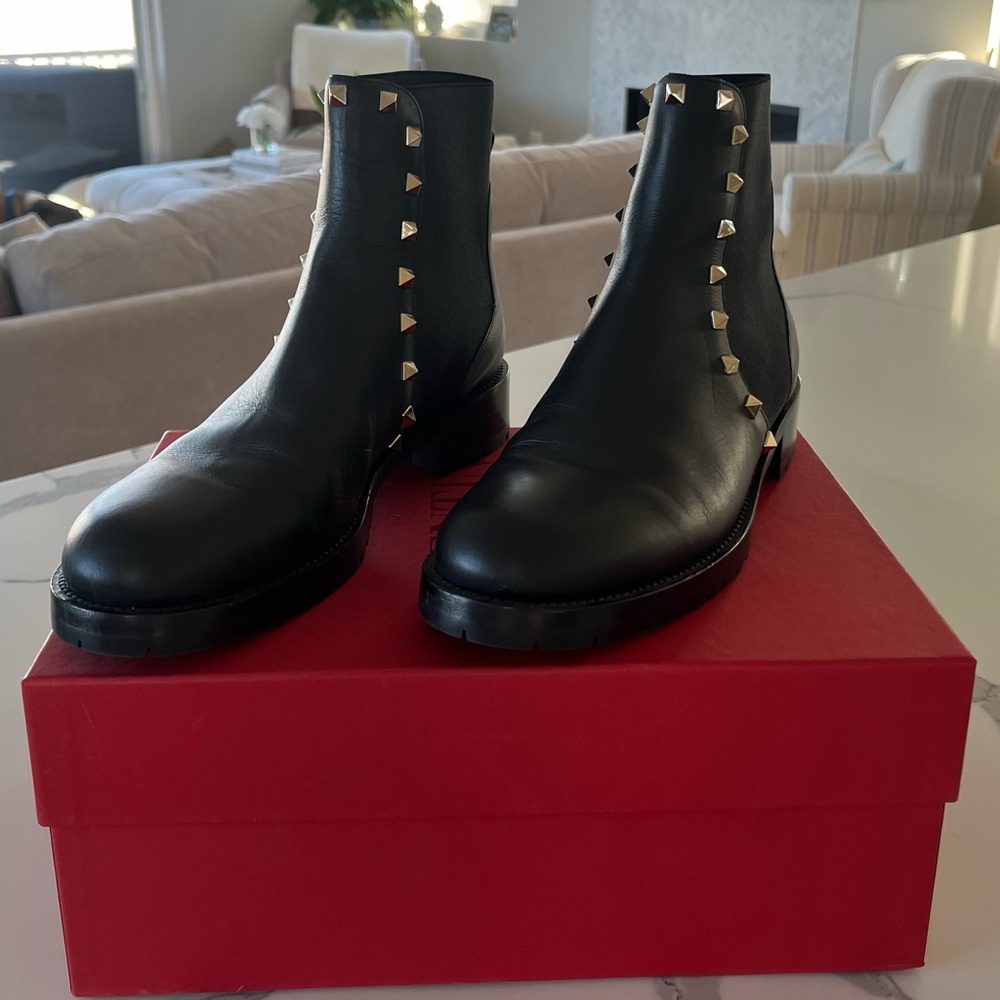 Valentino Garavani Rockstud Leather Chelsea Boots Black Sz 39 / 8.5 - Picture 9 of 14